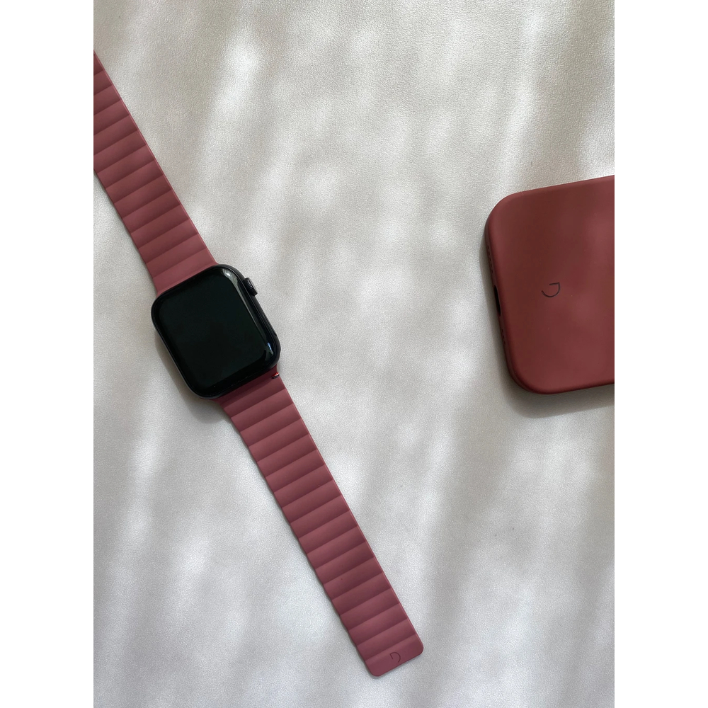  Ремешок Decoded Sillicone Magnetic Traction Strap для Apple Watch 6/SE/5/4 (44mm) силиликон,корич.